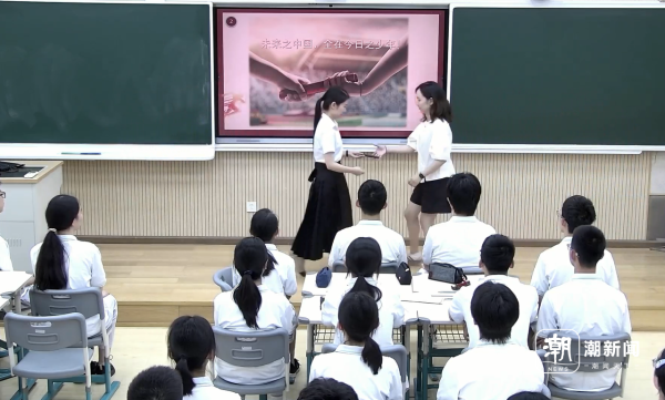 大资本优配 ​有人写下代码，有人画下未来，阅兵结束后，杭州这群高中生完成一场“跨时空”对话